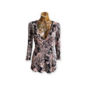 Urban Outfitters romper shorts small pink black floral pattern in pink